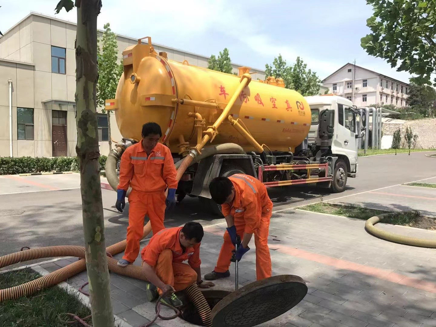济水街道化粪池清理与5-8吨吸粪车施工效率分析